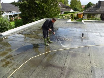 Roof waterproofing: the first step is cleaning the roof with pressurized water