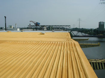 Bild - Dachsanierung Blechdach: fertige Schaumfläche ohne UV- Schutz