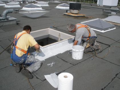 Flat roof renovation with liquid plastic PURELASTIK