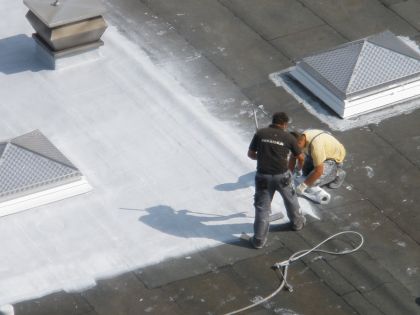 Flat roof renovation with liquid plastic PURELASTIK