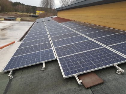 Flat roof with PV system leaking
