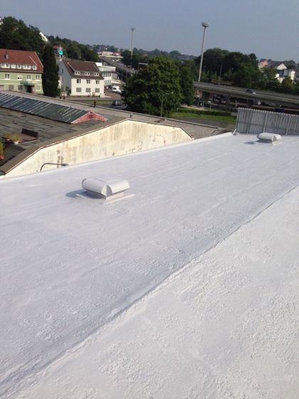 Roof rehabilitation for PUR foam - renewal of UV protective coating