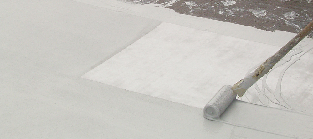Flat roof renovation with liquid plastic