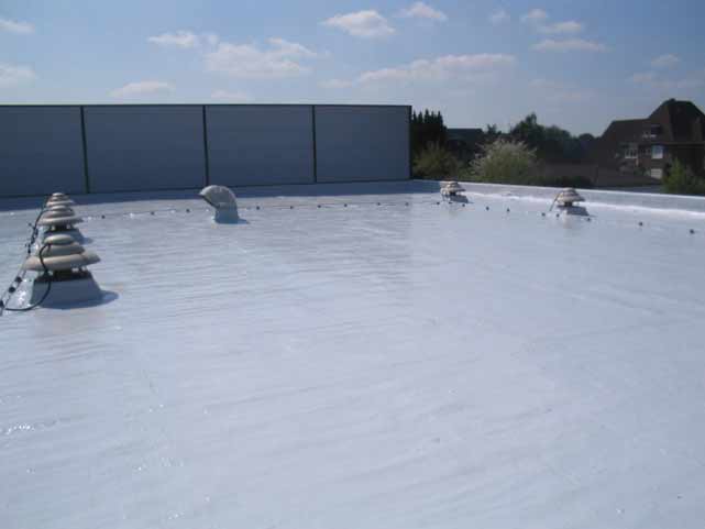 Dachsanierung: Bitumendach, sanierit mit PUR-Dachspritzschaum und Elastomer MARISEAL