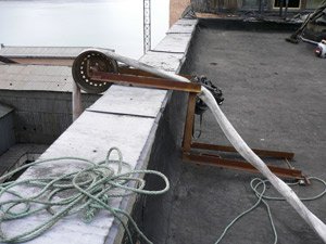 Dachsanierung in Barentsburg auf Spitzbergen am nördlichen Polarkreis